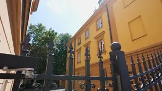 Ksiądz rektor, starsza pani i jej apartament na warszawskim Starym Mieście. "Nadużył jej zaufania"