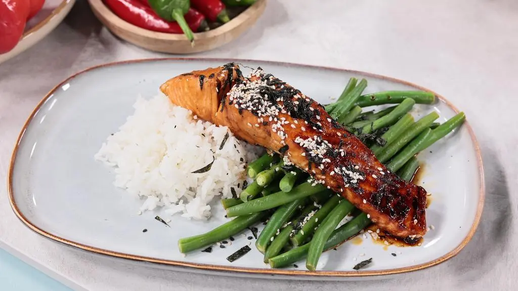 Łosoś teriyaki z fasolką szparagową