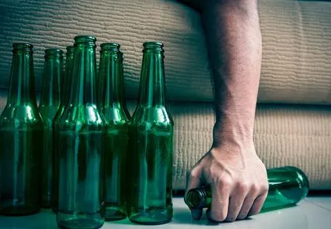 Zrobili sobie "wolne" od rodzicielstwa. W ruch poszedł alkohol 