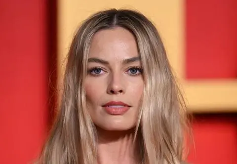 Margot Robbie spodziewa się dziecka. Zdjęcia ciężarnej aktorki w bikini zachwyciły internautów