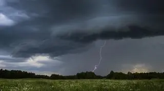 Pogoda na niedzielę. Gdzie będzie grzmieć i błyskać?