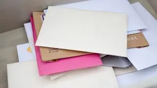 Listonoszka zgromadziła ponad 2600 niedoręczonych przesyłek. Grozi jej do 2 lat więzienia 