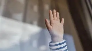 O krok od tragedii. Z okna domu dziecka wypadł 4-latek