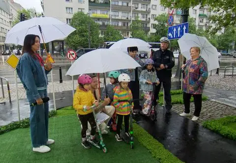 Dziecko na hulajnodze. Co zrobić, żeby było bezpieczne? "To jest walka o przetrwanie"
