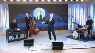 Kuba Gąsowski śpiewa hity Sinatry 