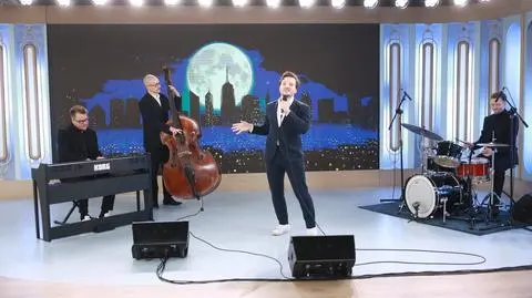 Kuba Gąsowski śpiewa hity Sinatry 
