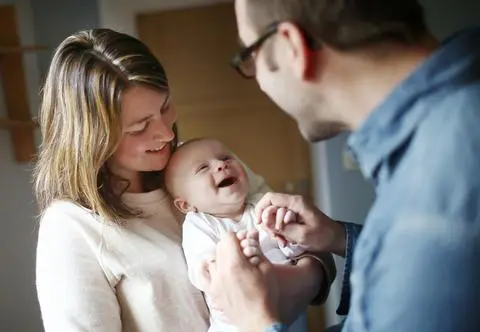 Wykapana mama czy wykapany tata? Genetyk odpowiada na pytanie, do kogo małe dzieci są bardziej podobne