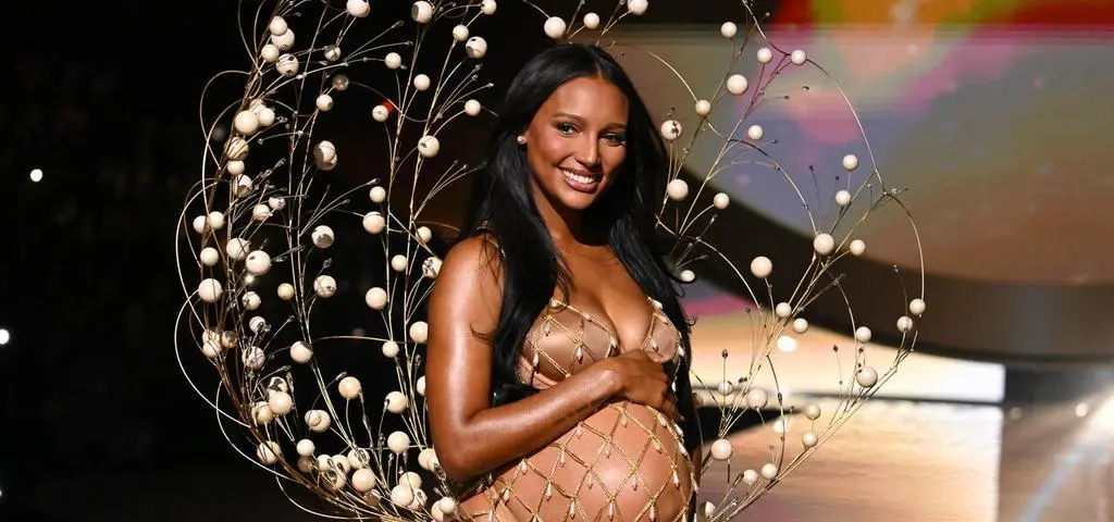 Ciężarna modelka "skradła show". Zachwyciła na pokazie Victoria's Secret