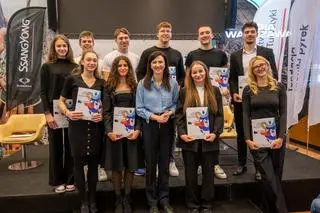 Stypendyści funduszu stypendialnego "Skok w marzenia"