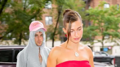 Hailey Bieber w najmodniejszym kolorze sezonu, a fani zaniepokojeni Justinem