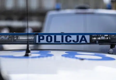 Dwa samochody śmiertelnie potrąciły nastolatka. Policja oferuje nagrodę za pomoc w odnalezieniu sprawcy