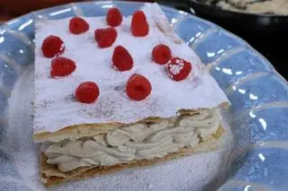 Napoleonka z wiśniami
