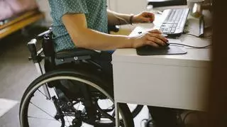 Nowe świadczenie dla pełnoletnich osób z niepełnosprawnościami. Kiedy i jakich kwot można się spodziewać?