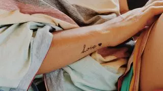 Tatuaże napisy – jakie są trendy? 