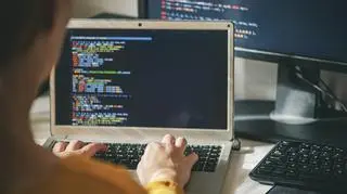 Dzień Programisty 2024. Jak zostać programistą? Jakie studia trzeba skończyć?