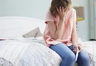 Została najmłodsza babcią w kraju. "Zachowuję się jak dwudziestolatka"