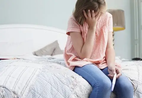 Została najmłodsza babcią w kraju. "Zachowuję się jak dwudziestolatka"