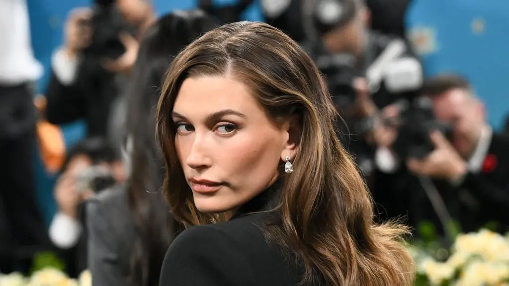 Fryzury Hailey Bieber