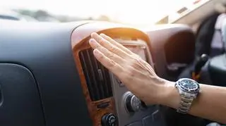 Podczas upałów korzystasz z klimatyzacji w aucie? Poznaj zasadę 5 minut