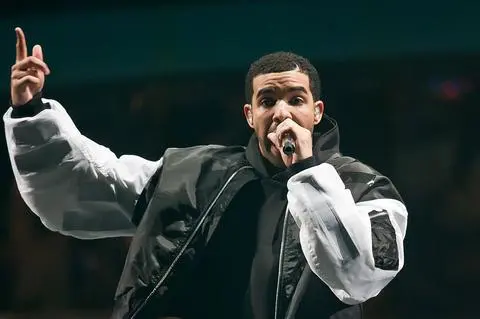 Drake zlecił zrobienie naszyjnika z pierścionków zaręczynowych, które miał w domu