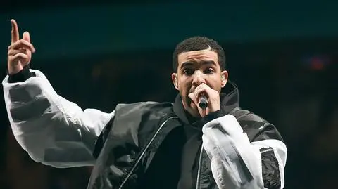 Drake zlecił zrobienie naszyjnika z pierścionków zaręczynowych, które miał w domu