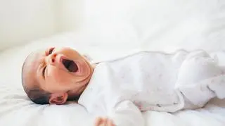 Niemowlę nie chce spać - w nocy i w dzień. Czemu? 