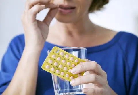 Hormonalna terapia zastępcza – działanie i przeciwwskazania