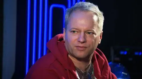 Maciej Stuhr rozśmiesza publiczność w stand-upie. "Najwspanialsza nagroda za lata mojej pracy"