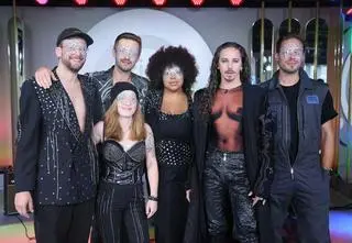 Michał Szpak o "(mroku) Warszawianka": "Po stracie mamy przeżywałem żałobę w bardzo dziwny sposób"
