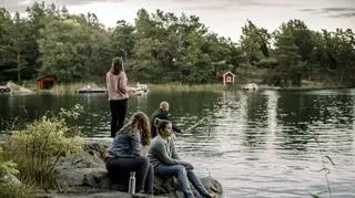 Kompletnie pijana 12-latka cudem uratowana. Dziewczynkę w jeziorze znaleźli koledzy