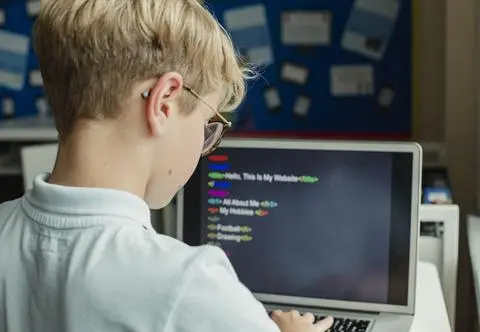 Język HTML – co to jest i do czego służy?