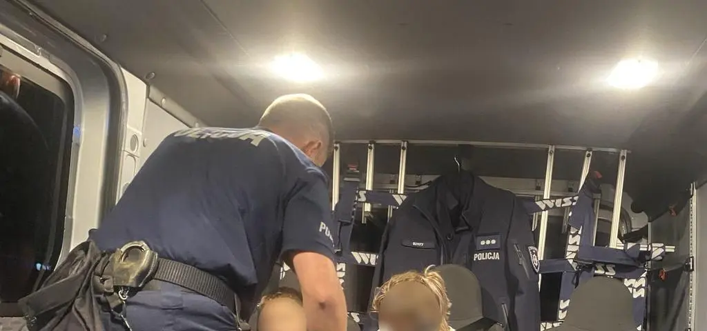 Dramatyczne chwile na Bulwarach Wiślanych. Policjanci odnaleźli zaginionego 8-latka
