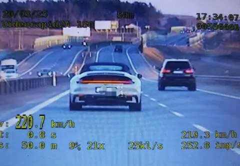 54-latek za kółkiem porsche gnał 220 km na godzinę. Nie miał prawa jazdy