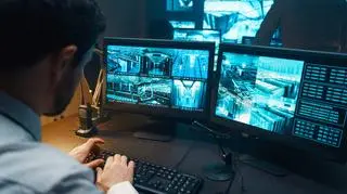 Dziewczynka błąkała się nocą po Gdańsku. Zauważyli ją operatorzy monitoringu