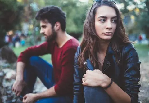 Kocham go i nienawidzę. "Ten związek to emocjonalna huśtawka, z której nikt nie potrafi zeskoczyć"