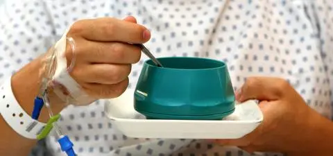 Jak odżywiać się przed i po szpitalu, by szybciej odzyskać siły? "Dzięki niemu będziemy w stanie sobie poradzić z chorobą"