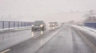 Pogoda na jutro. Na drogach będzie ślisko. Ostrzeżenia IMGW dla kilku województw