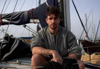 Michał Malinowski zbudował wymarzoną łódkę. "Żyje się na niej całkiem przytulnie" 