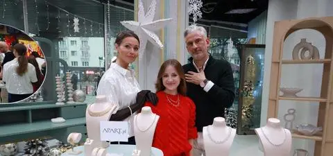 Biżuteria, która rozświetli święta – ponadczasowy prezent dla każdego