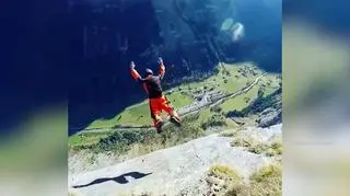 Człowiek-wiewiórka i jego zapierające dech w piersiach skoki. "Tego nikt wcześniej nie zrobił"