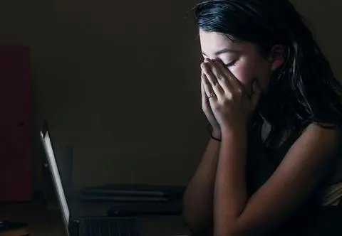 Coraz więcej młodych osób przyjaźni się z ChatemGPT. To nowe zagrożenie? "Mogą mówić bez oceny, wstydu"