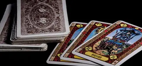 Weekendowy horoskop z kart tarota. Zadbajmy o swoje bezpieczeństwo