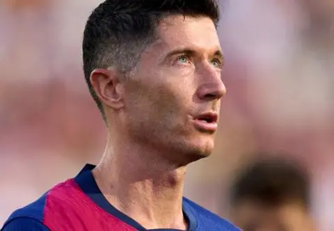 "Afera dyplomowa". Robert Lewandowski przesłuchany przez prokuraturę 