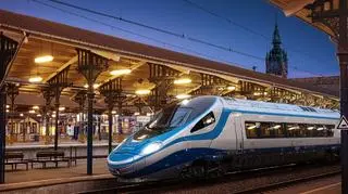 Pociąg Pendolino na stacji Gdańsk Główny