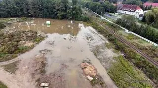 W zalanych Cieplicach mieszkańcy oskarżają biznesmena. "Zaczęli kopać rowy, broniąc siebie"