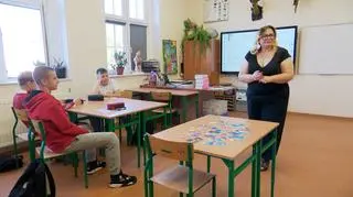 Edukacja zdrowotna już w szkołach. "Nie ma tam żadnych zapisów, które mogłyby dotknąć dzieci" 