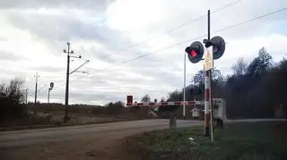 Młode małżeństwo zginęło na przejeździe kolejowym. Mieszkańcy: Te rogatki nie zamykały się już wcześniej
