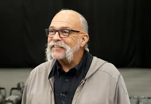 Był uzależniony od narkotyków, teraz pomaga dzieciom w Afryce. Jak Sam Childers stał się kaznodzieją z karabinem?   