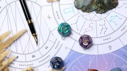 Horoskop na czwartek. To dzień końców, emocjonalnych detoksów, cichych odejść