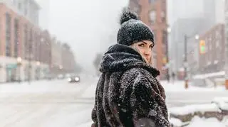 Jak ogrzać zimne dłonie i stopy w mroźne dni?